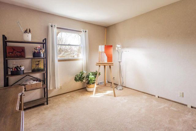 416 S Comanche LANE, Waukesha, WI 53188