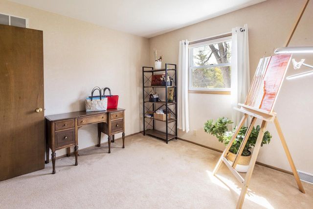 416 S Comanche LANE, Waukesha, WI 53188