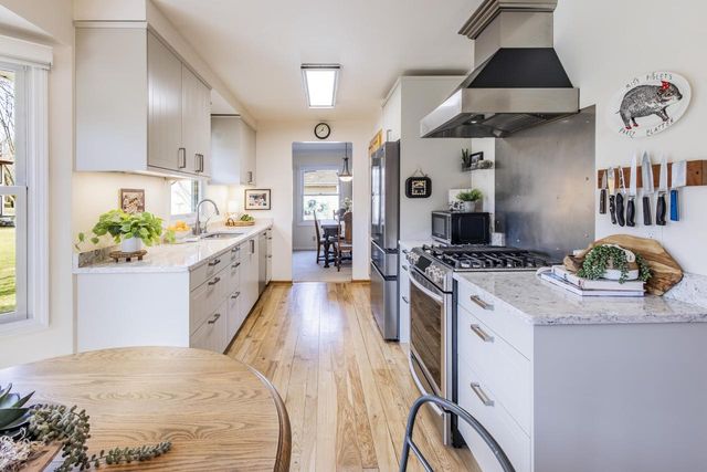 416 S Comanche LANE, Waukesha, WI 53188