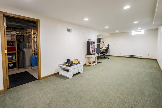 416 S Comanche LANE, Waukesha, WI 53188