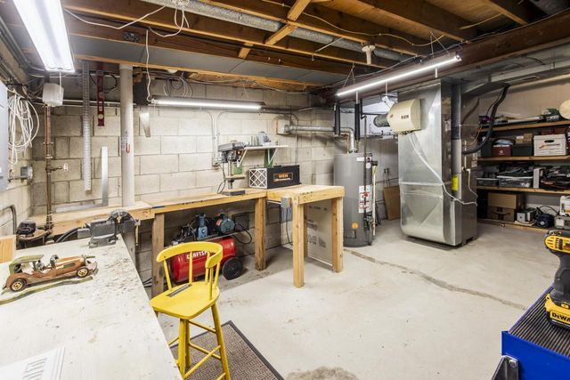 416 S Comanche LANE, Waukesha, WI 53188