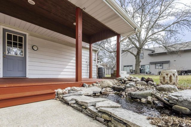 416 S Comanche LANE, Waukesha, WI 53188