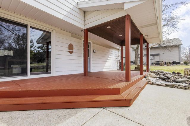 416 S Comanche LANE, Waukesha, WI 53188