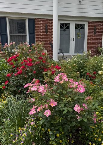 416 S Comanche LANE, Waukesha, WI 53188