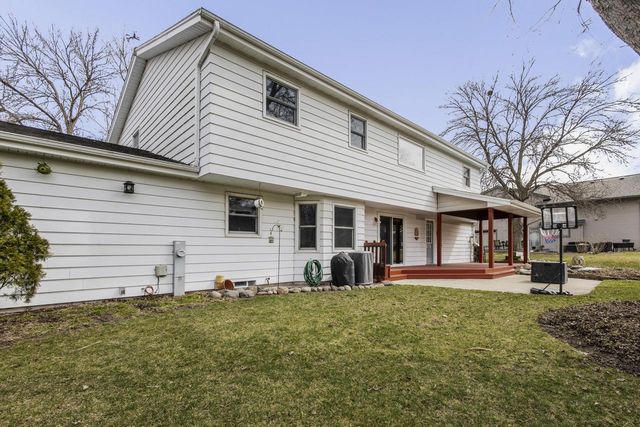 416 S Comanche LANE, Waukesha, WI 53188