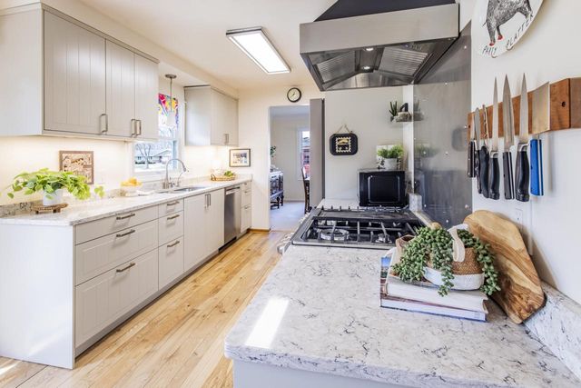 416 S Comanche LANE, Waukesha, WI 53188