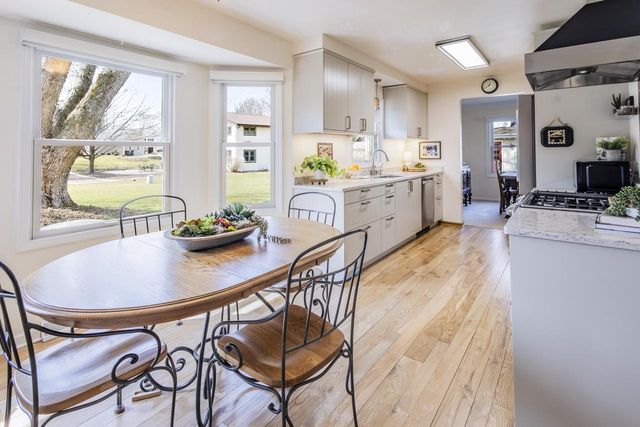 416 S Comanche LANE, Waukesha, WI 53188