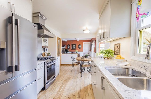 416 S Comanche LANE, Waukesha, WI 53188