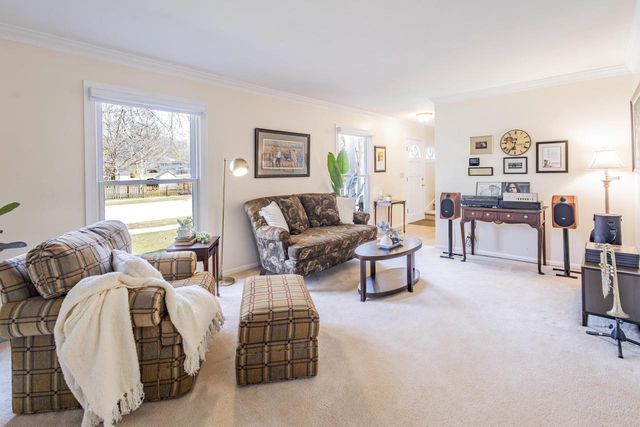 416 S Comanche LANE, Waukesha, WI 53188