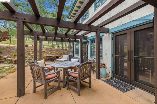 21280 Oneto Dr, Sonora, CA 95370