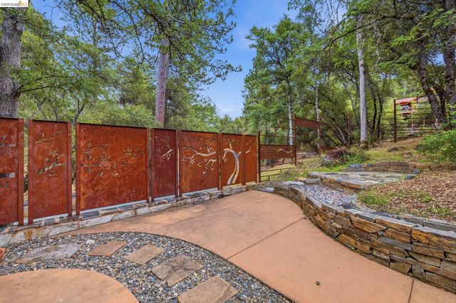 21280 Oneto Dr, Sonora, CA 95370