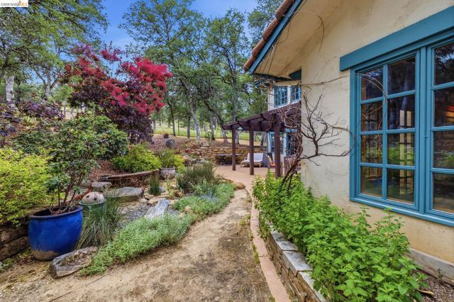 21280 Oneto Dr, Sonora, CA 95370