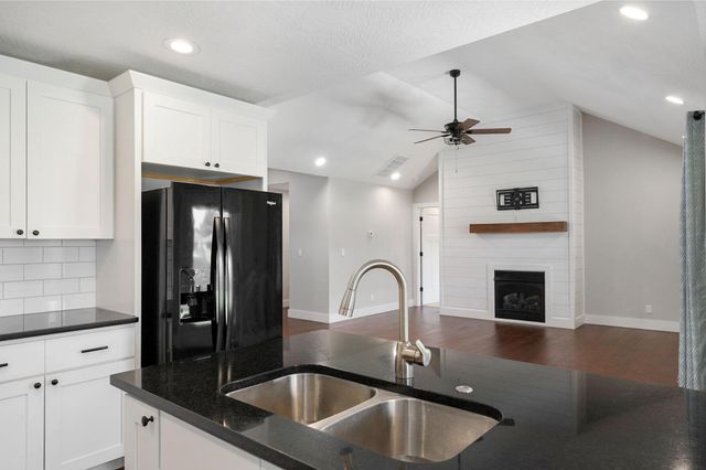 874 W Charlotte Court, Republic, MO 65738