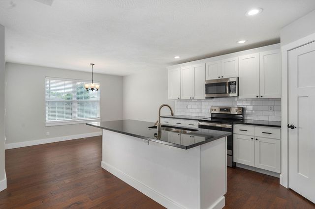 874 W Charlotte Court, Republic, MO 65738