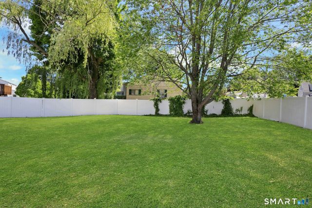 371 Northfield Drive, Bridgeport, CT 06606