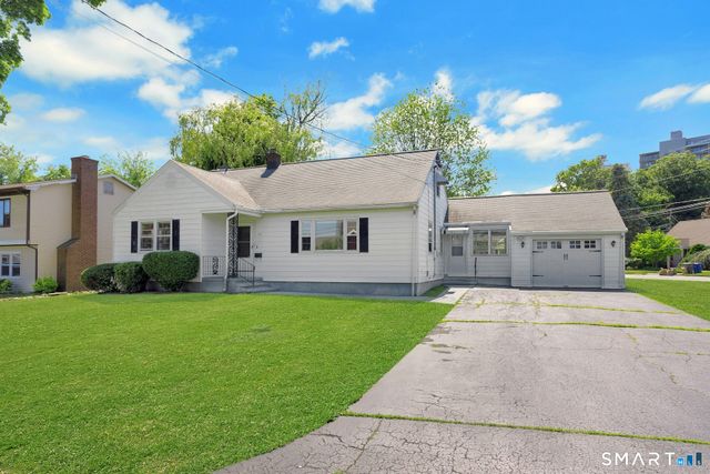 371 Northfield Drive, Bridgeport, CT 06606