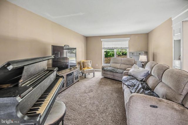 206 REITNOUR RD, Spring City, PA 19475