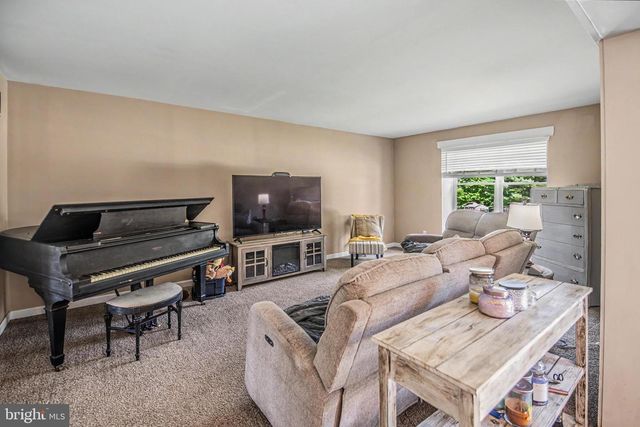 206 REITNOUR RD, Spring City, PA 19475