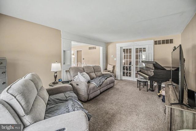 206 REITNOUR RD, Spring City, PA 19475
