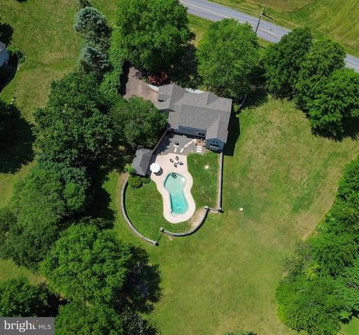 206 REITNOUR RD, Spring City, PA 19475