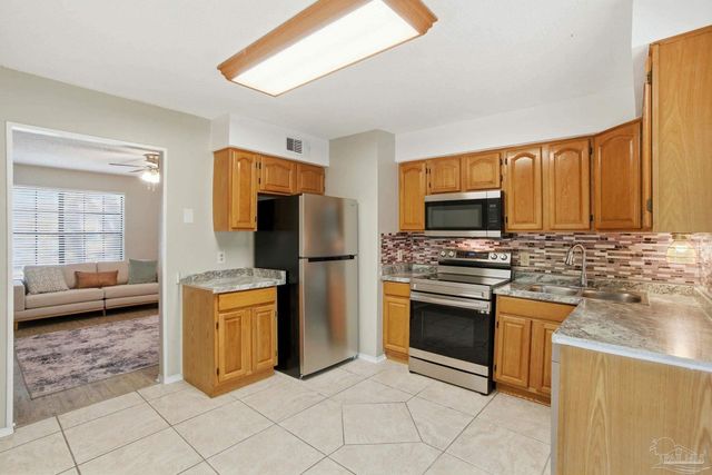 2811 Langley Ave 108, Pensacola, FL 32504