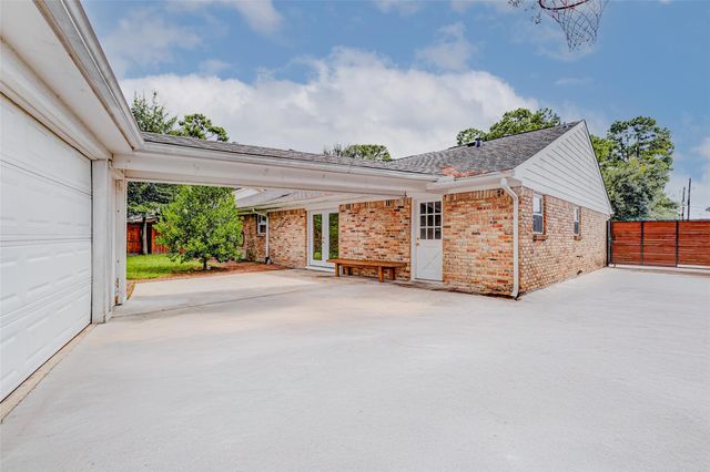 10062 Haddington Drive, Houston, TX 77080