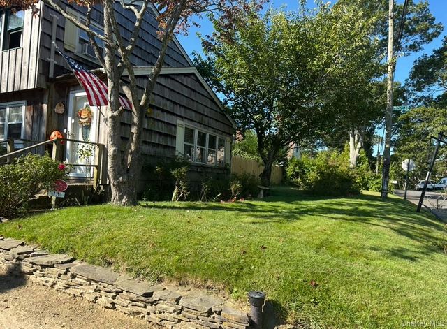 13 OCEAN Avenue, Hampton Bays, NY 11946