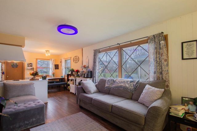 2 Riverdale CIRCLE, Watertown, WI 53094