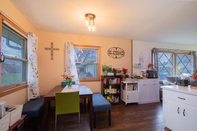 2 Riverdale CIRCLE, Watertown, WI 53094