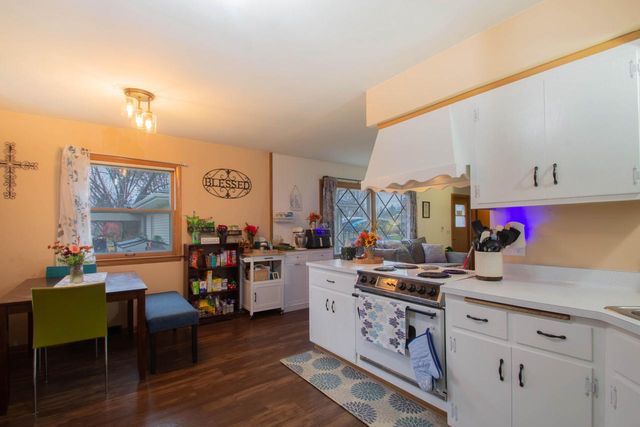 2 Riverdale CIRCLE, Watertown, WI 53094