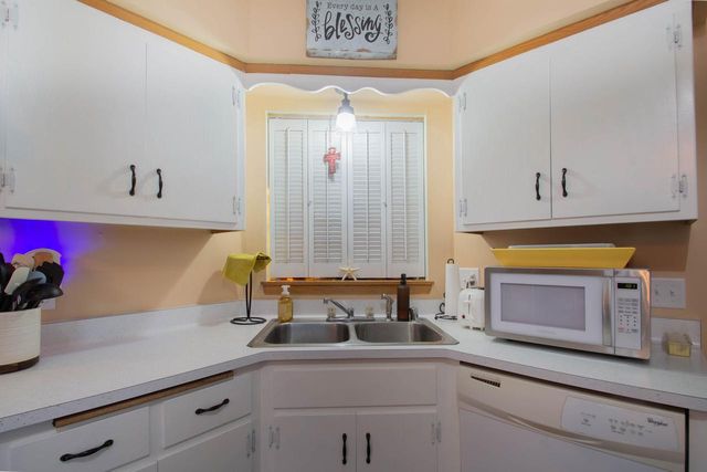 2 Riverdale CIRCLE, Watertown, WI 53094