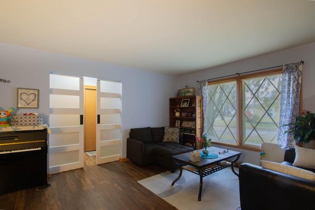 2 Riverdale CIRCLE, Watertown, WI 53094