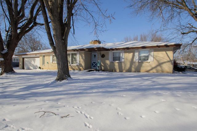 2 Riverdale CIRCLE, Watertown, WI 53094