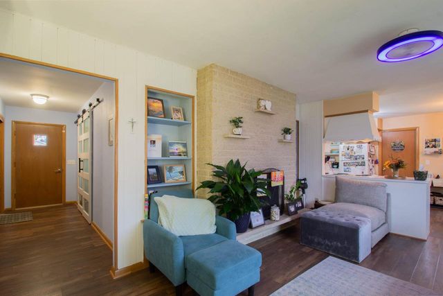 2 Riverdale CIRCLE, Watertown, WI 53094