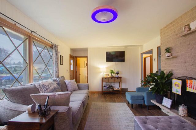 2 Riverdale CIRCLE, Watertown, WI 53094