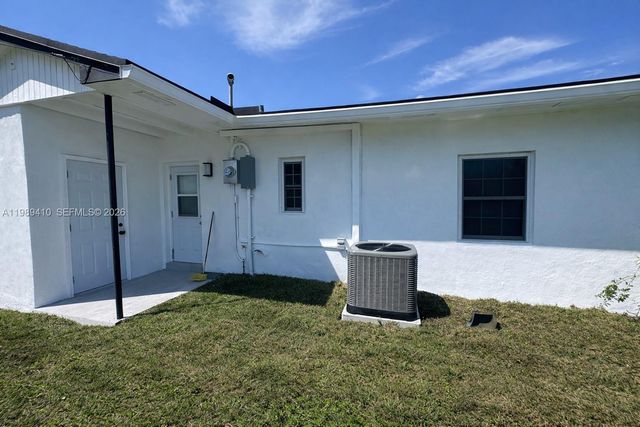 2450 NW 157th St Rd, Miami Gardens, FL 33054