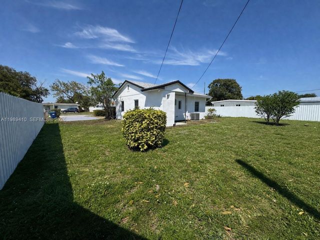 2450 NW 157th St Rd, Miami Gardens, FL 33054