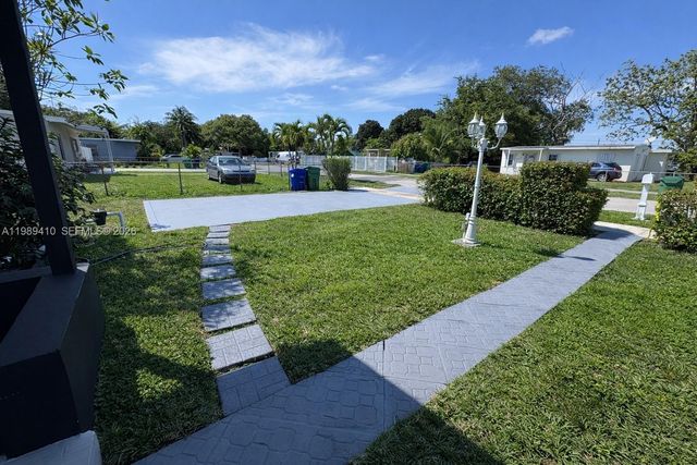 2450 NW 157th St Rd, Miami Gardens, FL 33054