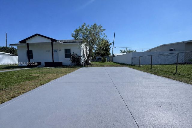 2450 NW 157th St Rd, Miami Gardens, FL 33054