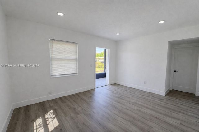 2450 NW 157th St Rd, Miami Gardens, FL 33054