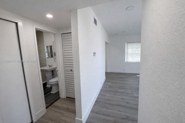 2450 NW 157th St Rd, Miami Gardens, FL 33054