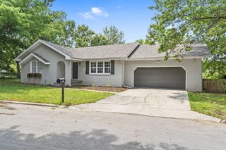 3427 South Newton Avenue, Springfield, MO 65807
