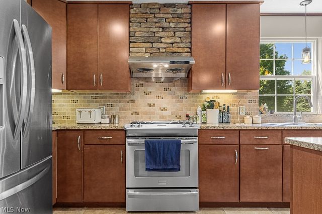 1021 Ledgestone Drive, Wadsworth, OH 44281