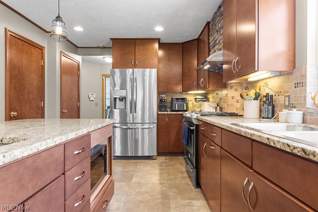 1021 Ledgestone Drive, Wadsworth, OH 44281
