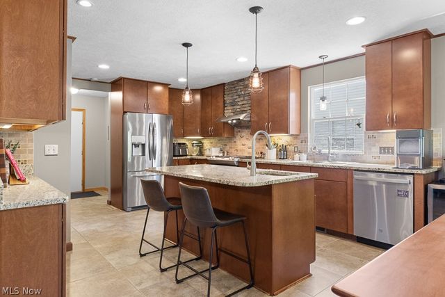 1021 Ledgestone Drive, Wadsworth, OH 44281