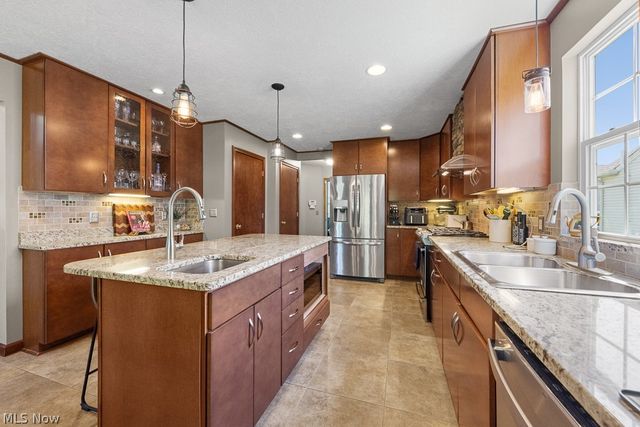 1021 Ledgestone Drive, Wadsworth, OH 44281