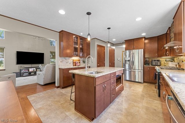 1021 Ledgestone Drive, Wadsworth, OH 44281
