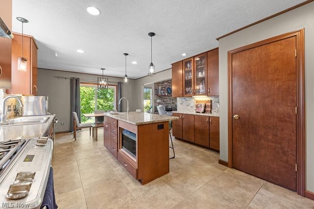 1021 Ledgestone Drive, Wadsworth, OH 44281