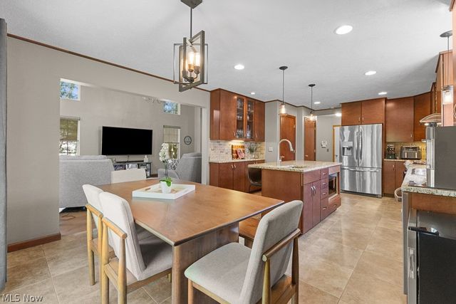 1021 Ledgestone Drive, Wadsworth, OH 44281