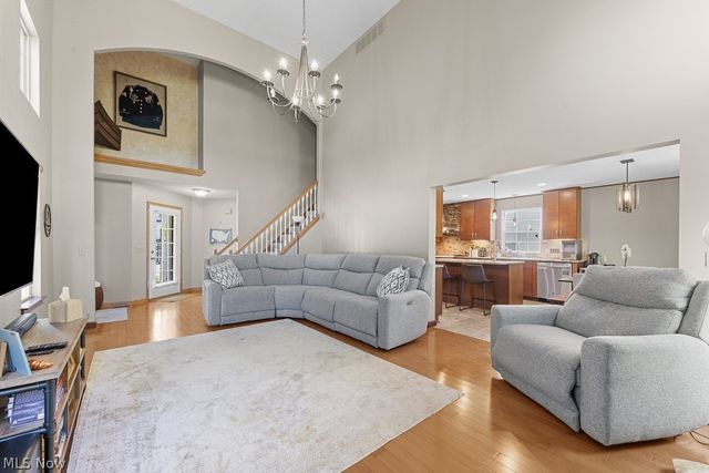1021 Ledgestone Drive, Wadsworth, OH 44281